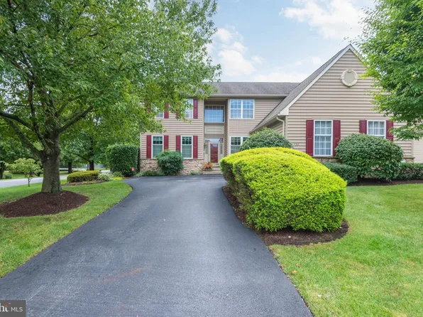 450 Crescent Dr, West Chester, PA 19382