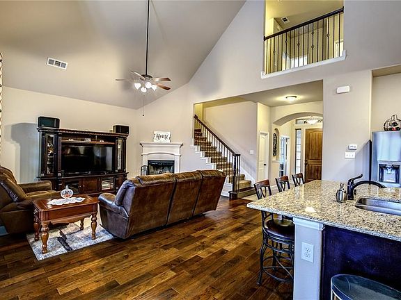 2nd image of 132 Fieldview Dr