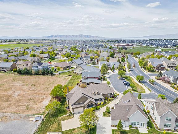 5th image of 1747 W Little Willow Cv