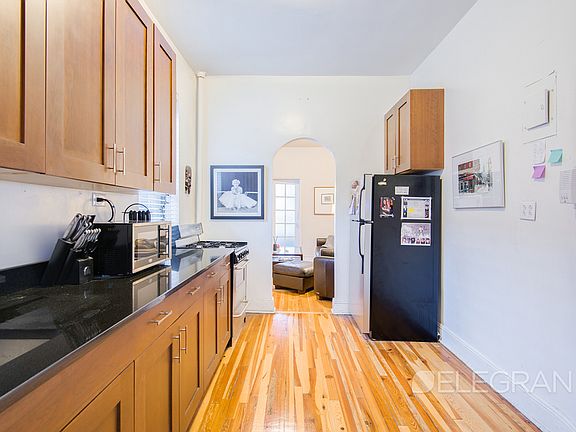 2nd image of 26 Carmine St APT 4B