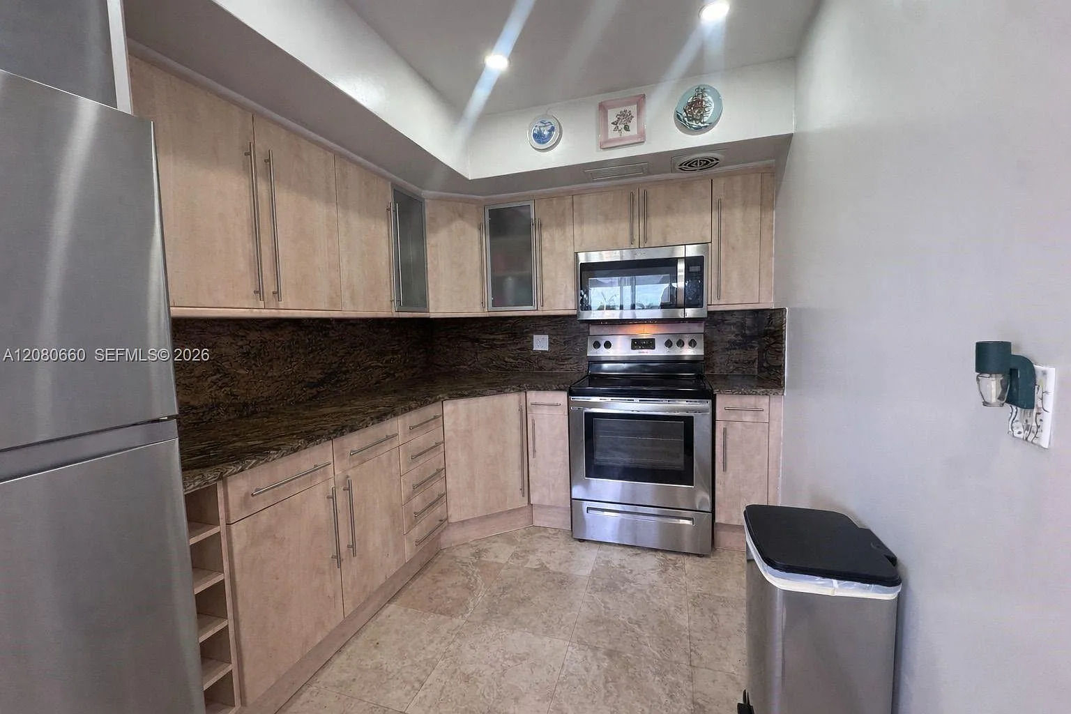 Envoy Apartments Condomin — Photo 3