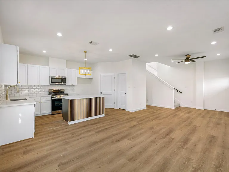 6417 Eastland St — Photo 5
