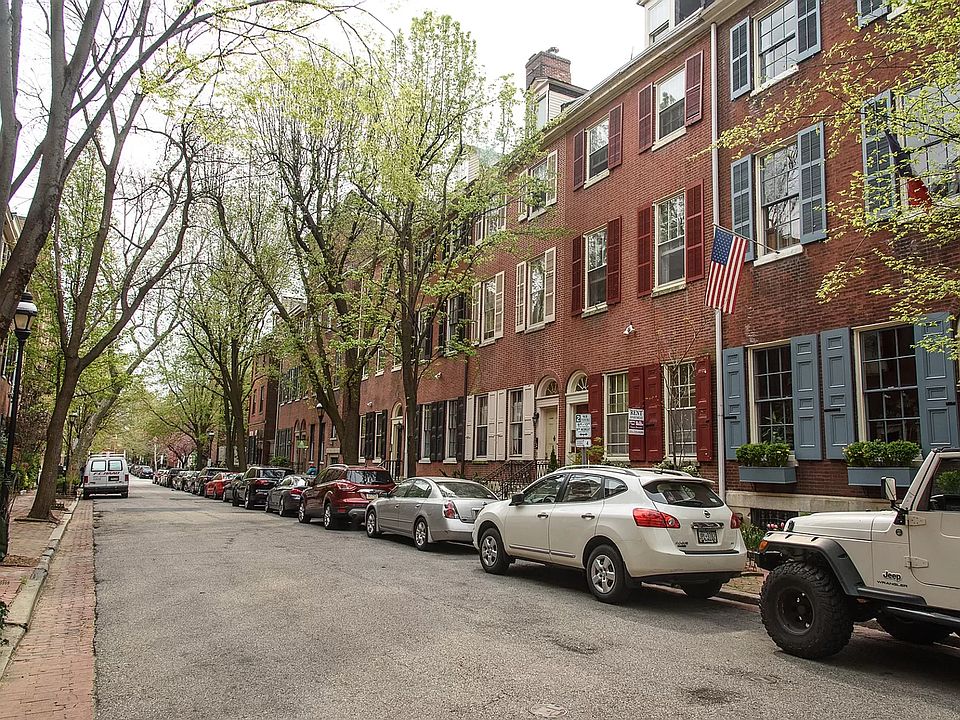 2nd image of 1018 Clinton St APT 2R