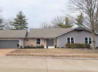 16001 Clarkson Woods Dr, Chesterfield, MO 63017