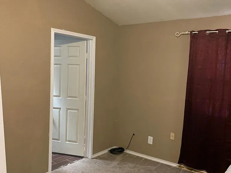 303 N Byrd St — Photo 4