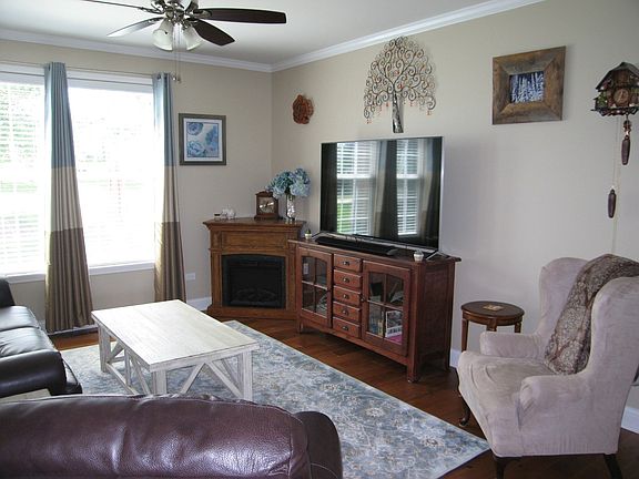 4th image of 733 Pleasant Dr