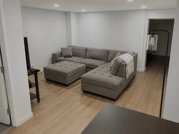 41 Westroyal Rd, Toronto, ON M9P 2C4