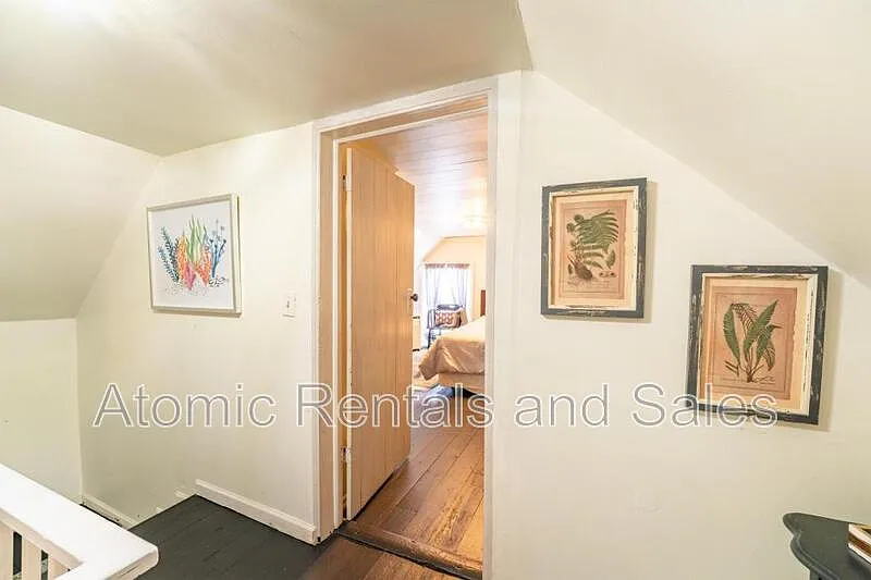 2 bed, 1.0 bath, 300 sqft, $1,100 — Photo 3