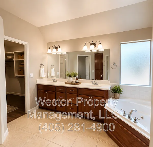 821 NW 120th Ter — Photo 12