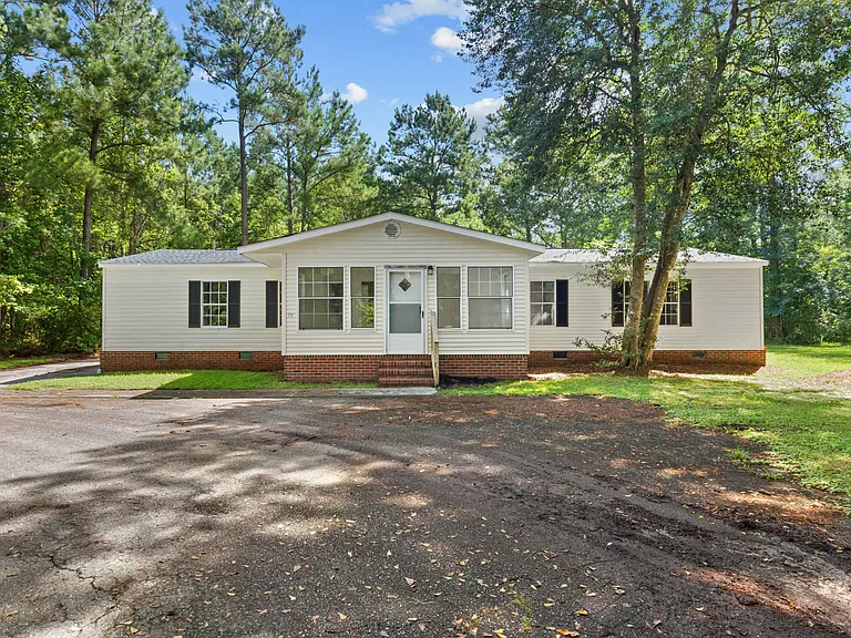 1133 Pickett Rd — Photo 1