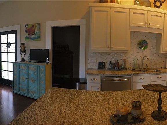 3rd image of 103 Mill Creek Ct