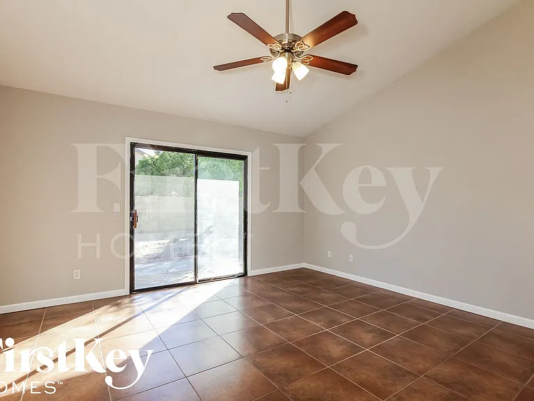 7619 W Brown St — Photo 8