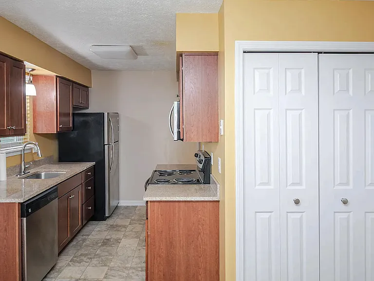 6113 Scotmar Dr — Photo 8