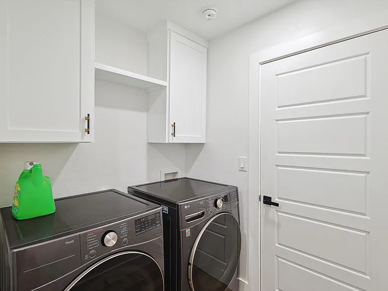 215 Nottingham Dr — Photo 26