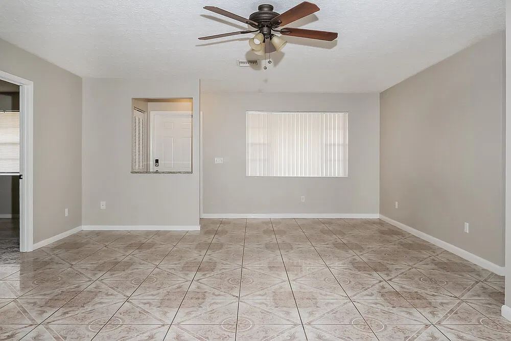 3 bed, 2.0 bath, 1446 sqft, $2,320 — Photo 4