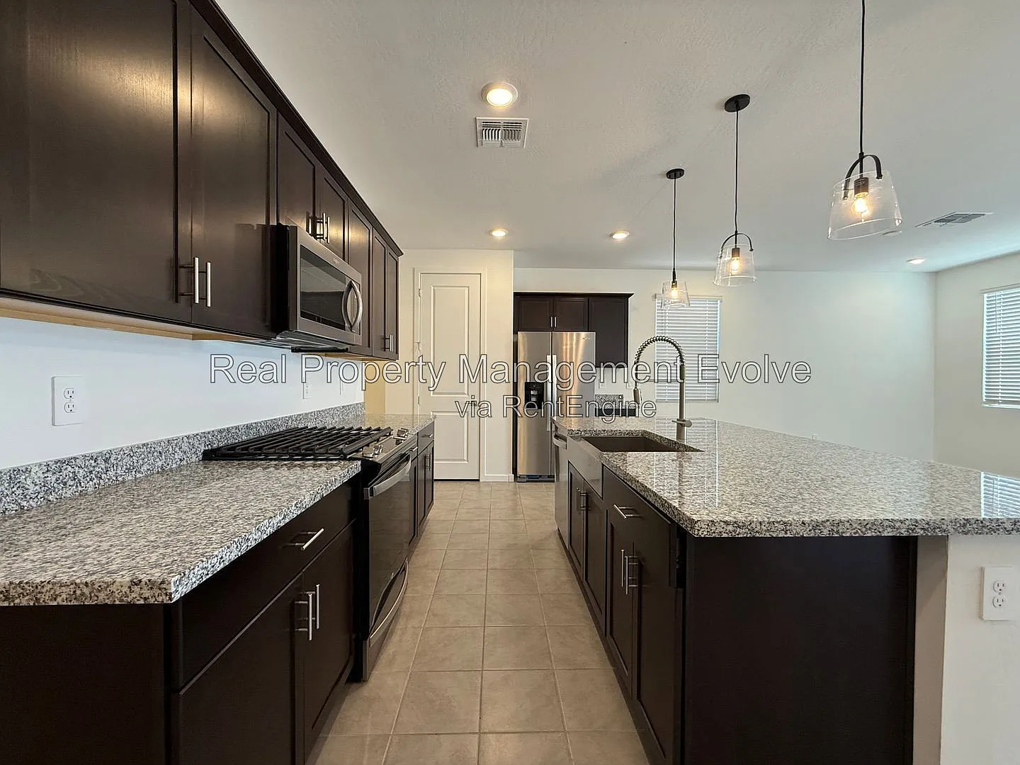 3 bed, 2.0 bath, 1568 sqft, $2,100 — Photo 3