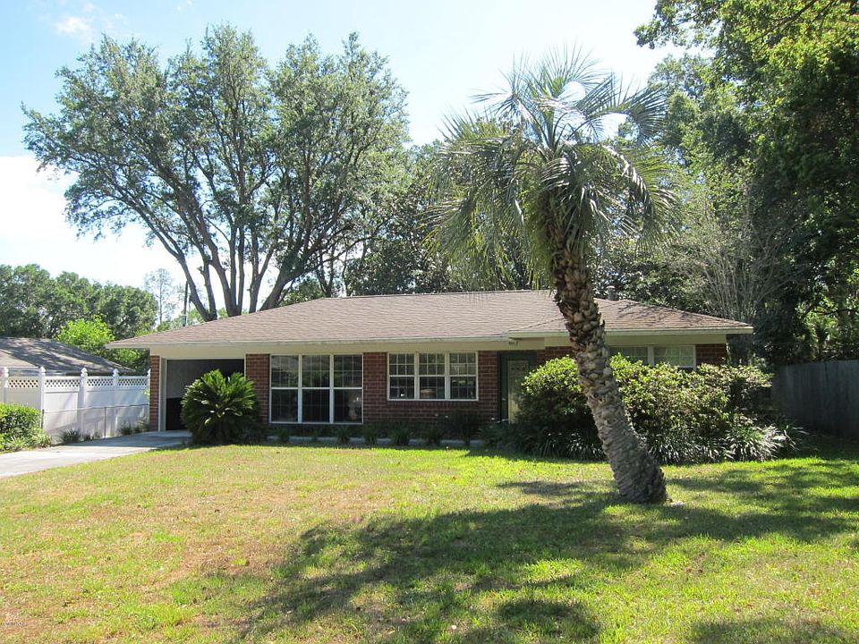 2nd image of 209 NE 31st Ter