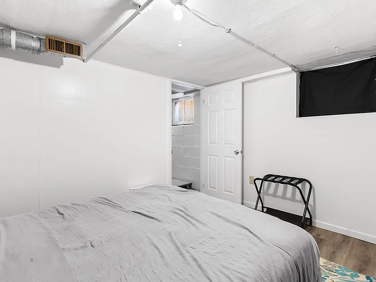 726 Kerr St — Photo 8