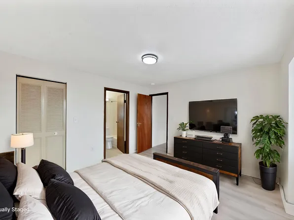Washington Square, 192 Pennsylvania Ave APT 6, Rochester, PA 15074