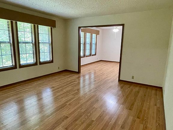 4th image of 537 Woodland Heights Dr