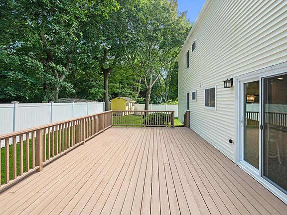 5th image of 17 Little Plains Ct