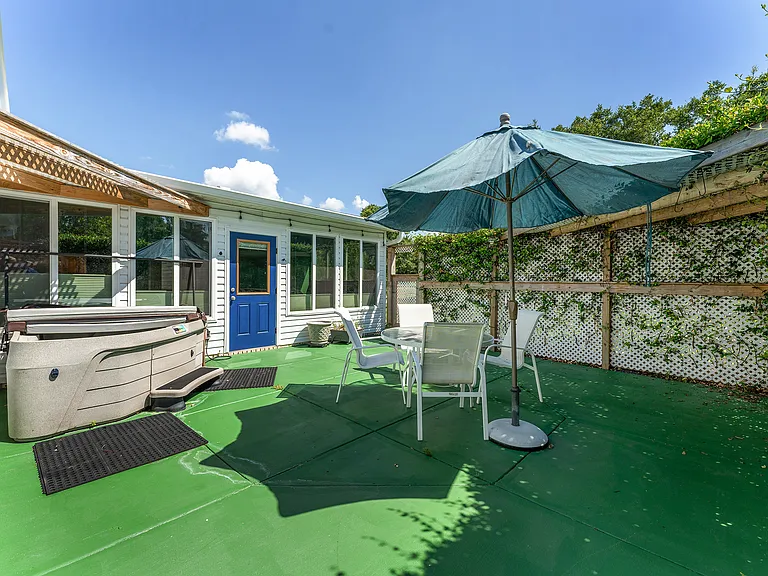 1401 W Schwartz Blvd — Photo 4