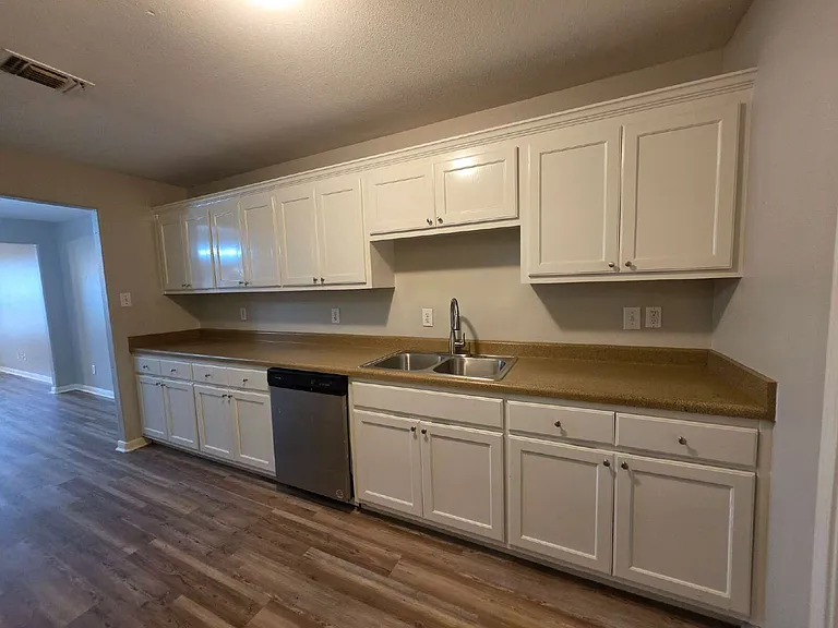 7202 Montgomery Dr — Photo 22