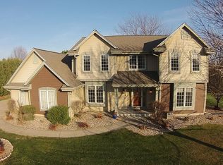 622 Heron Dr, Mukwonago, WI 53149