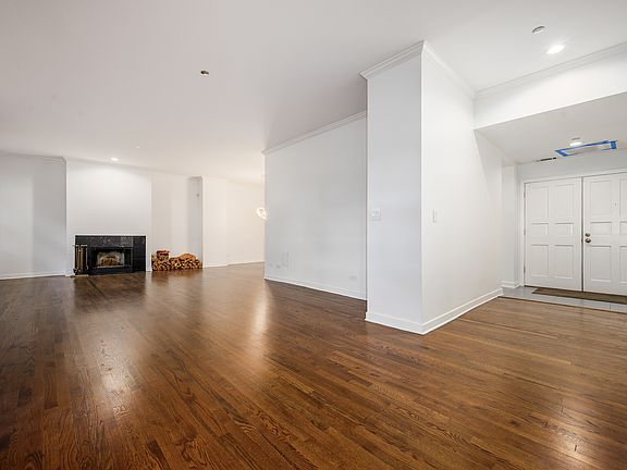 4th image of 2100 N Racine Ave APT 1A
