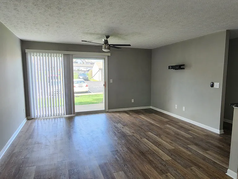 8854 Eagleview Dr #3 — Photo 3
