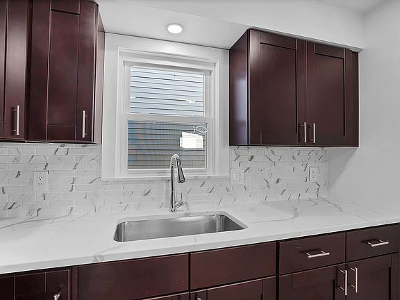 4th image of 651-653 S 17th St #2