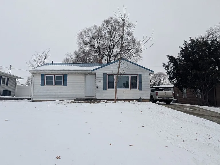 1308 Vermont St — Photo 3