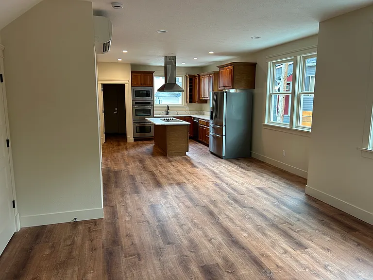 1598 Court St NE #1 — Photo 5