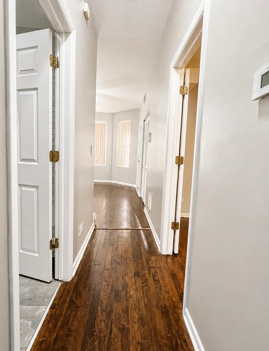 2 bed, 900 sqft, $1,350 — Photo 2