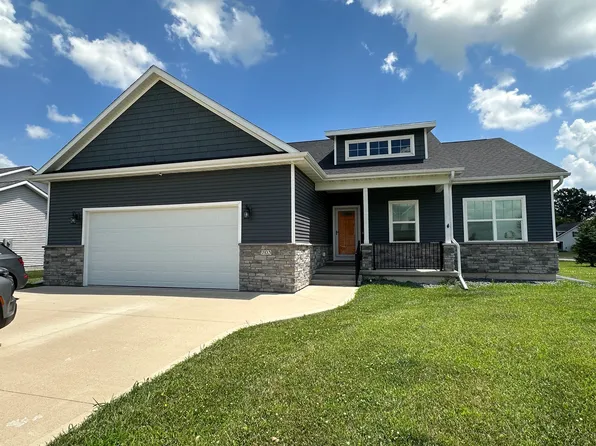 703 N 10th Ave, Winterset, IA 50273