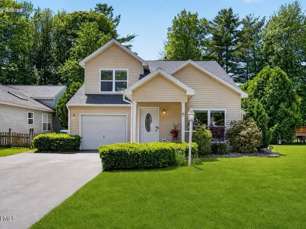 76 Skylark Drive, Ballston Spa, NY 12020