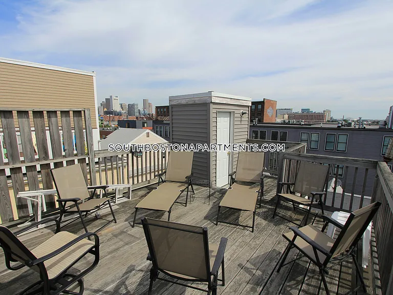 254 W 3rd St #3 — Photo 7