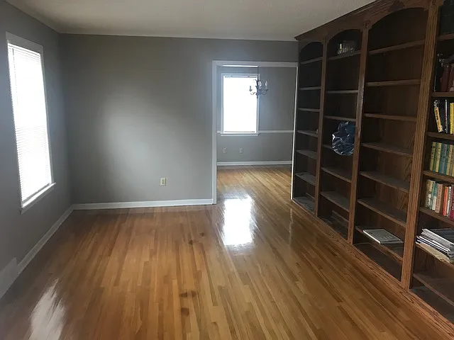 4 bed, 1990 sqft, $1,700 — Photo 2