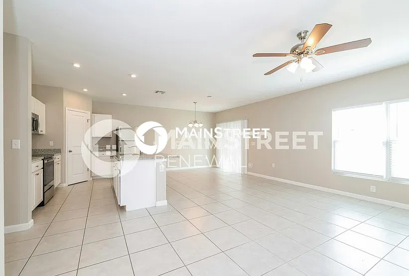525 Lucerne Blvd — Photo 4