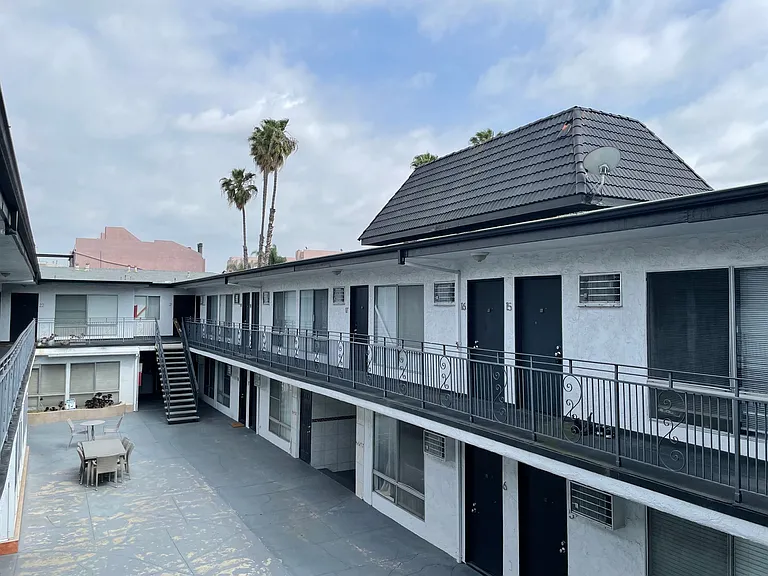 Jordan Court Apartments — Photo 9