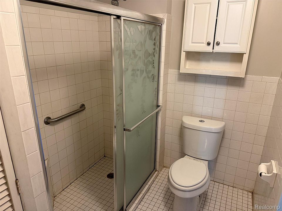 28th image of 830 Adams St
