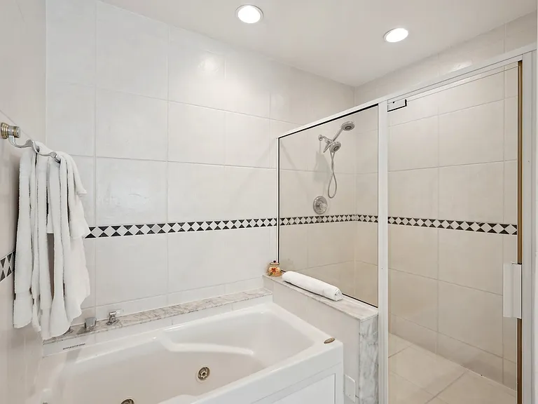 55 N Washington Dr — Photo 25