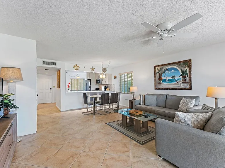 Palm Ave — Photo 13