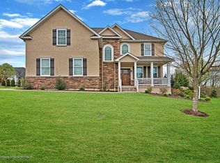 17 Fitzgerald Dr, Moosic, PA 18507