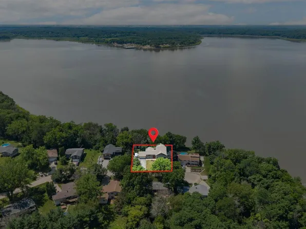 54 Lakeside Dr NE, Solon, IA 52333