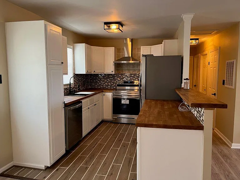 408 Brooke Dr — Photo 10