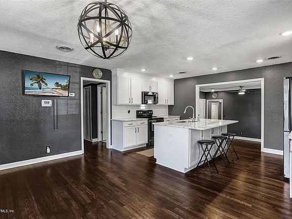 3rd image of 2852 Cherokee Cir W
