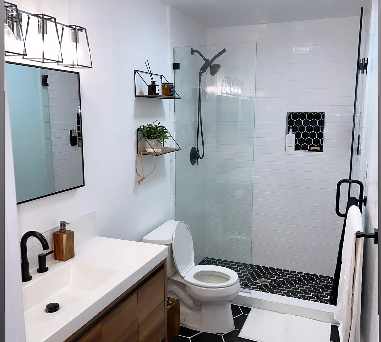 3 bed, 1300 sqft, $2,700 — Photo 2