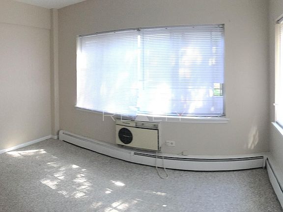 4th image of 609 Oakton #1C