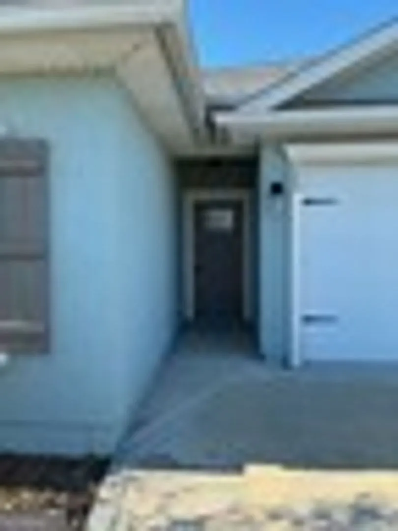 Building Photo - 223 The Villas Way